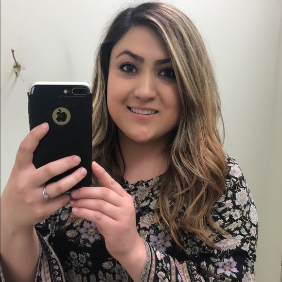 Meet your Posher, Alondra - Picture 1 of 1